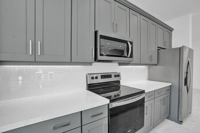 Building Photo - Gorgeous Brand New 3 Bedroom 2 Bath (2-story) Townhouse in Deerfield Beach