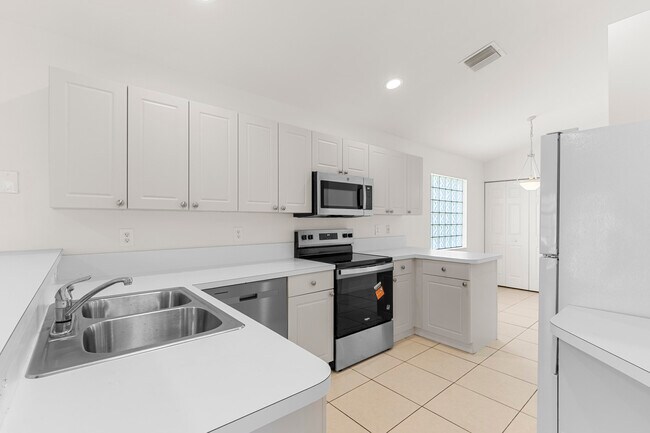 Building Photo - 1815 Barnstable Rd
