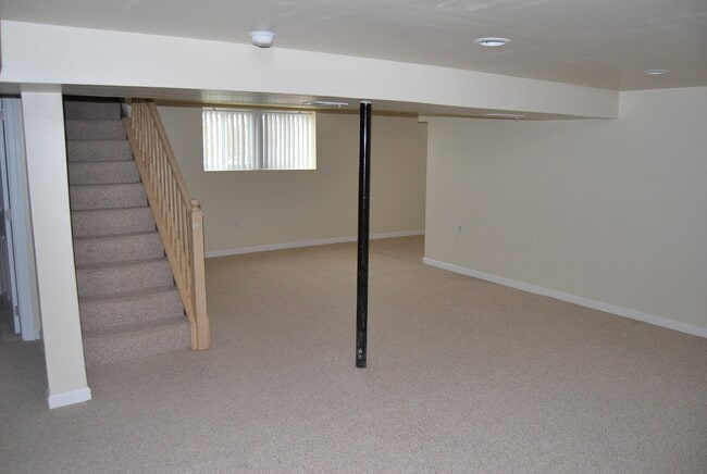 Building Photo - EDGEWOOD - SINGLE FAMILY RANCHER