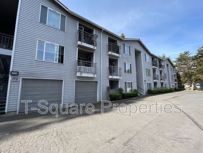 Building Photo - 7041 S 116th Pl