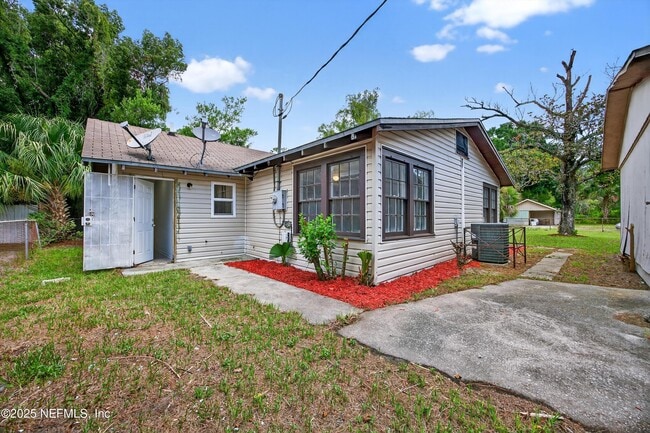 Building Photo - 1011 Glencarin St