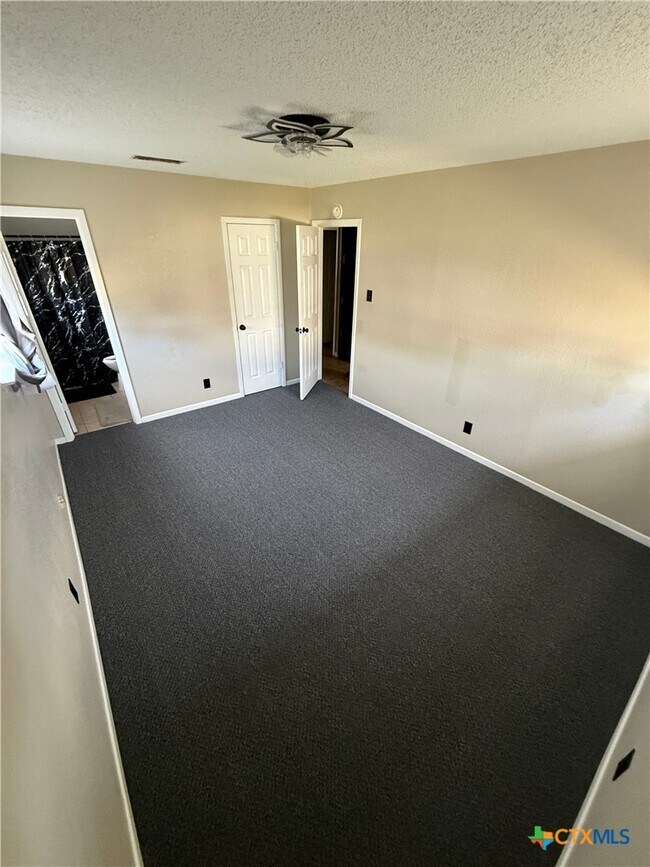 Building Photo - 1701 Kingman Rd