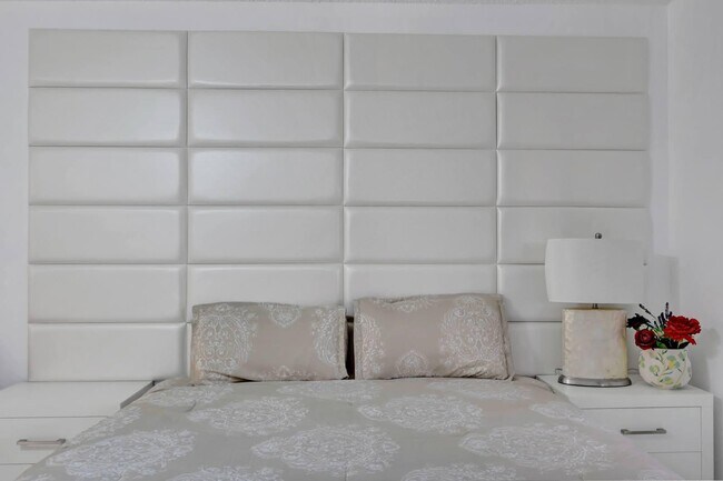 Building Photo - 7844 La Mirada Dr