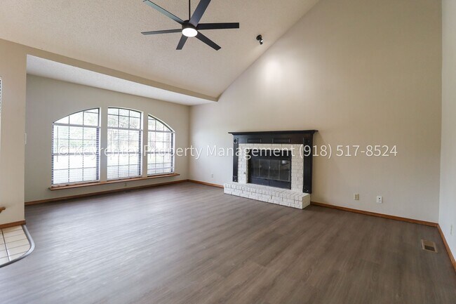 Building Photo - Recently Updated 3 Bed 2.5 Bath in Bixby - Move in Ready!