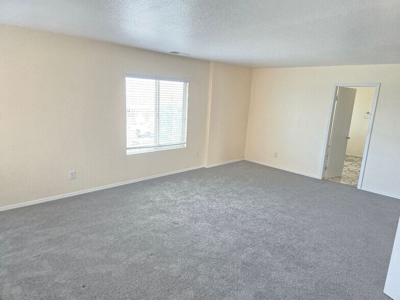 Building Photo - 1482 Peppermint Dr
