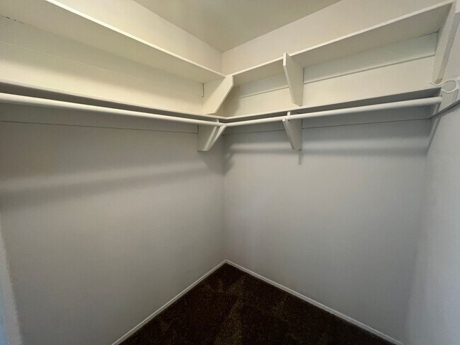 Building Photo - 811SV