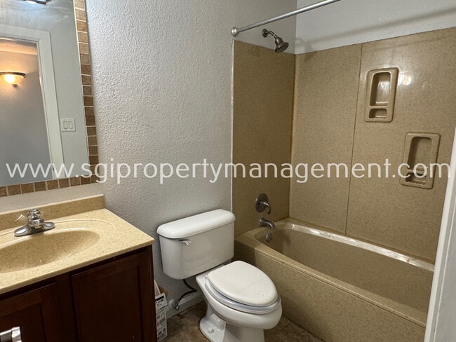 Building Photo - 451 E McKinley St