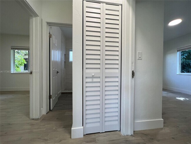 Building Photo - $2,395