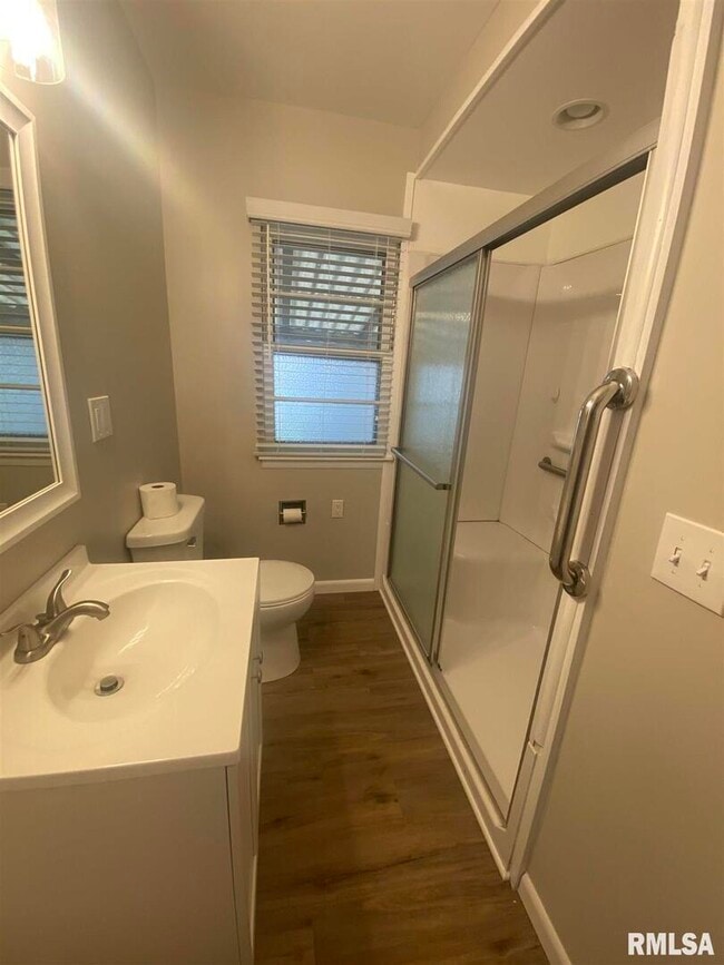 Building Photo - 2733 E 18th St