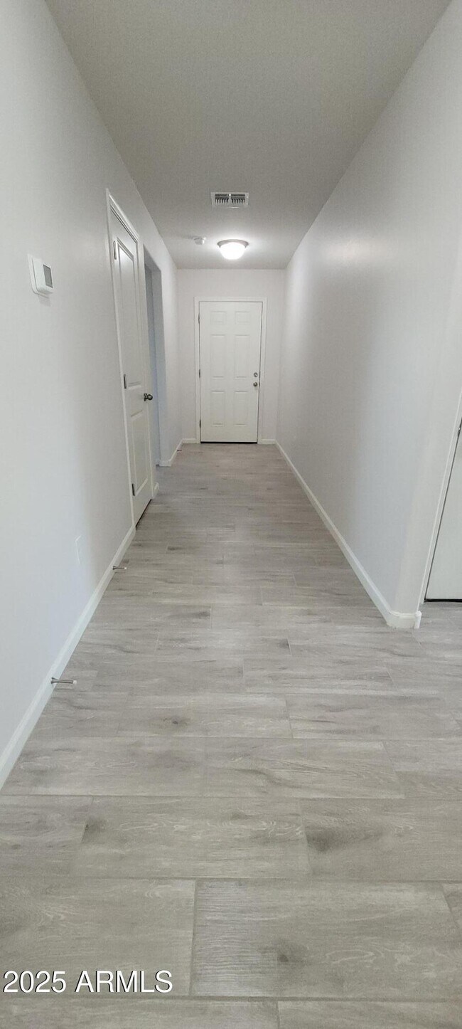 Building Photo - 640 Vista Del Rio Ct