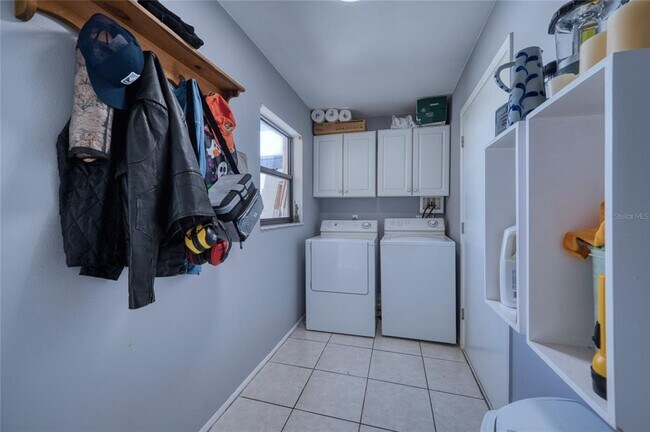 Building Photo - 76 Sandstone Cir