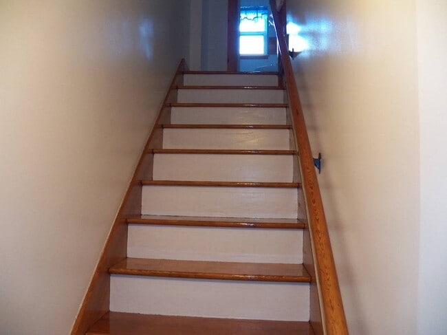 Building Photo - 648 Kearsarge Way