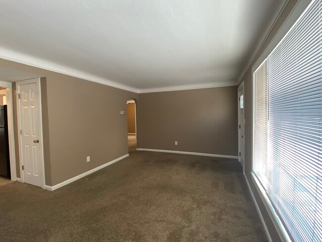 Building Photo - 6825 Beresford Ave