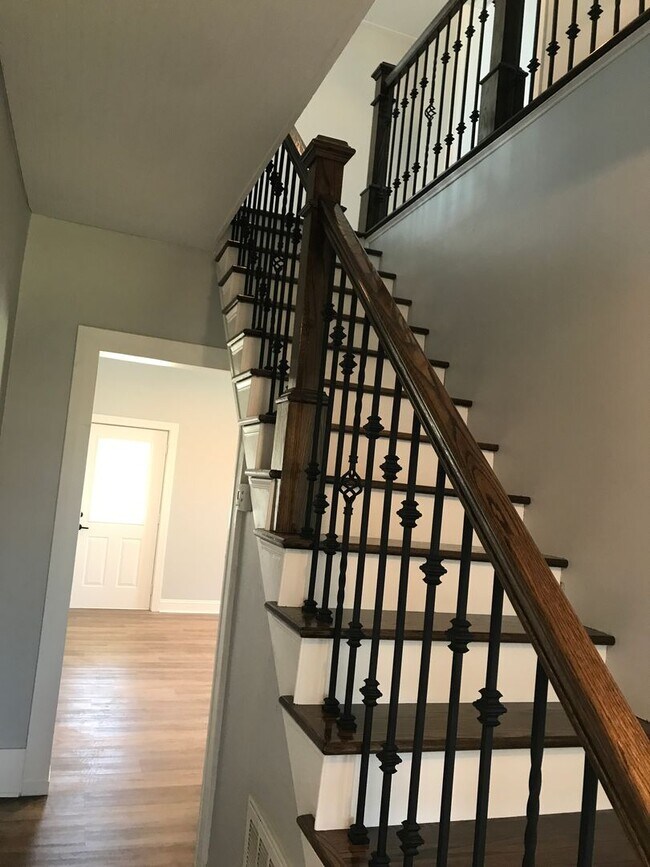 Building Photo - 1001 S 8th St