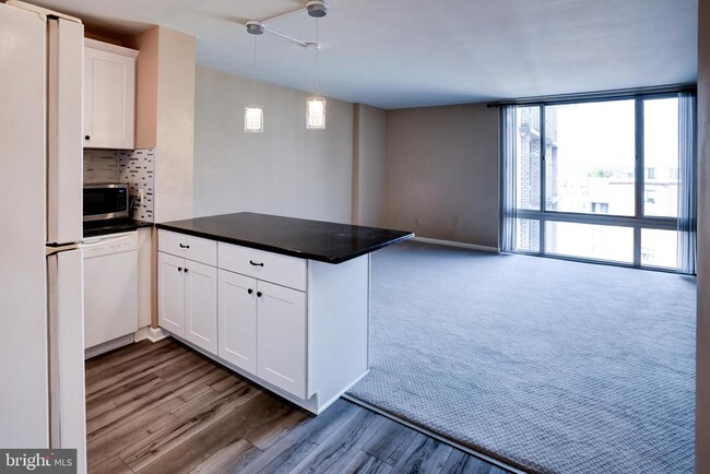 Building Photo - 950 25th St NW