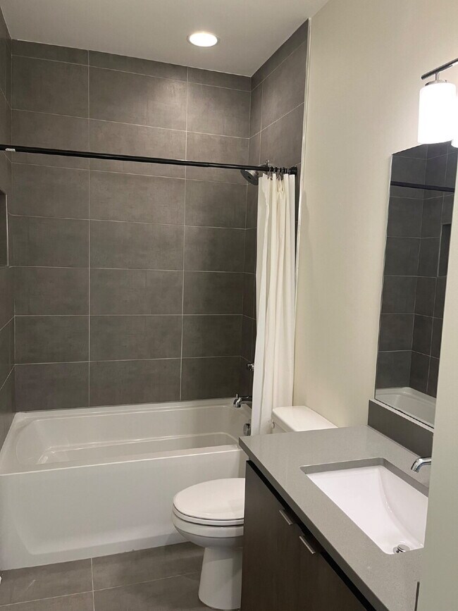 Building Photo - "Spacious Urban Living: 3-Bedroom Townhouse with 3.5 Baths in Nashville's Vibrant Core!" STUNNING...