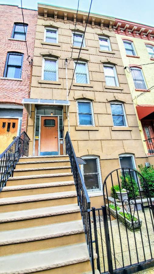 Building Photo - 129 Park Ave