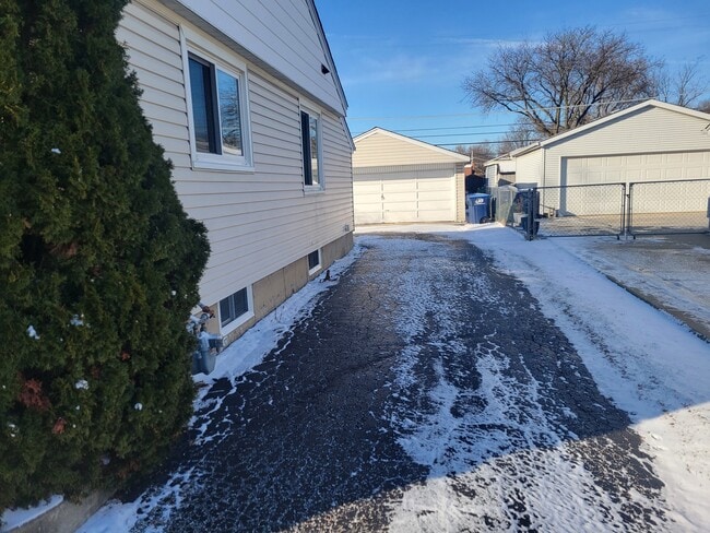 Building Photo - 2382 S Scott St