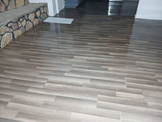 Building Photo - Spacious & Affordable Home In Lima!