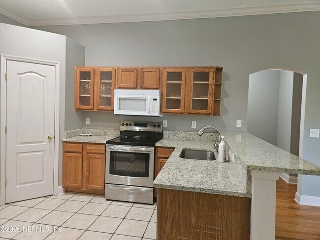Building Photo - 2338 Cool Springs Dr N