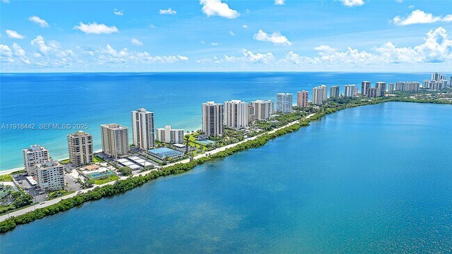 Building Photo - 5420 N Ocean Dr