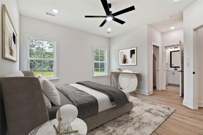 Building Photo - 10 Briscoe Ln