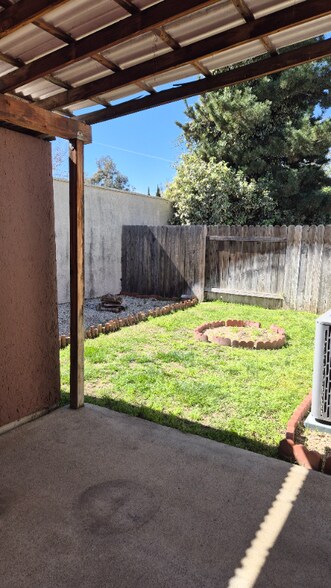 Building Photo - 1856 E 5th St