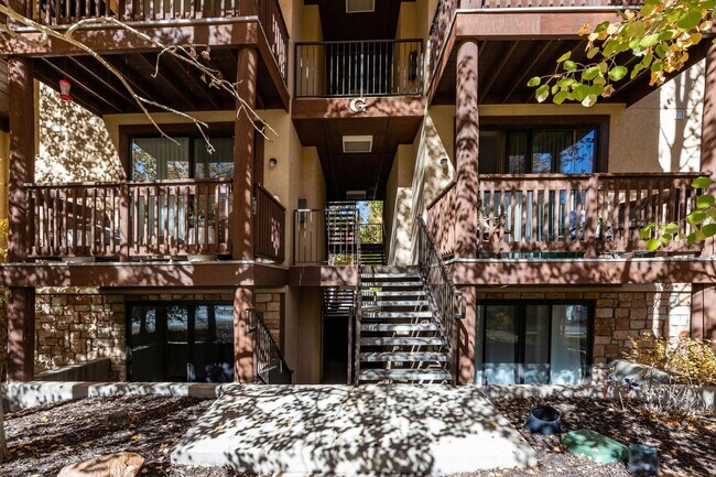 Building Photo - Pinebrook Condo Near Bus Line