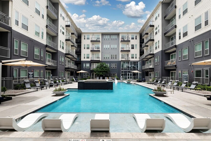 Building Photo - 3501 Ross Ave