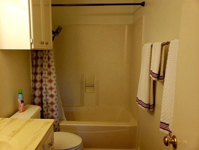 Building Photo - 1214 Hi Stirrup