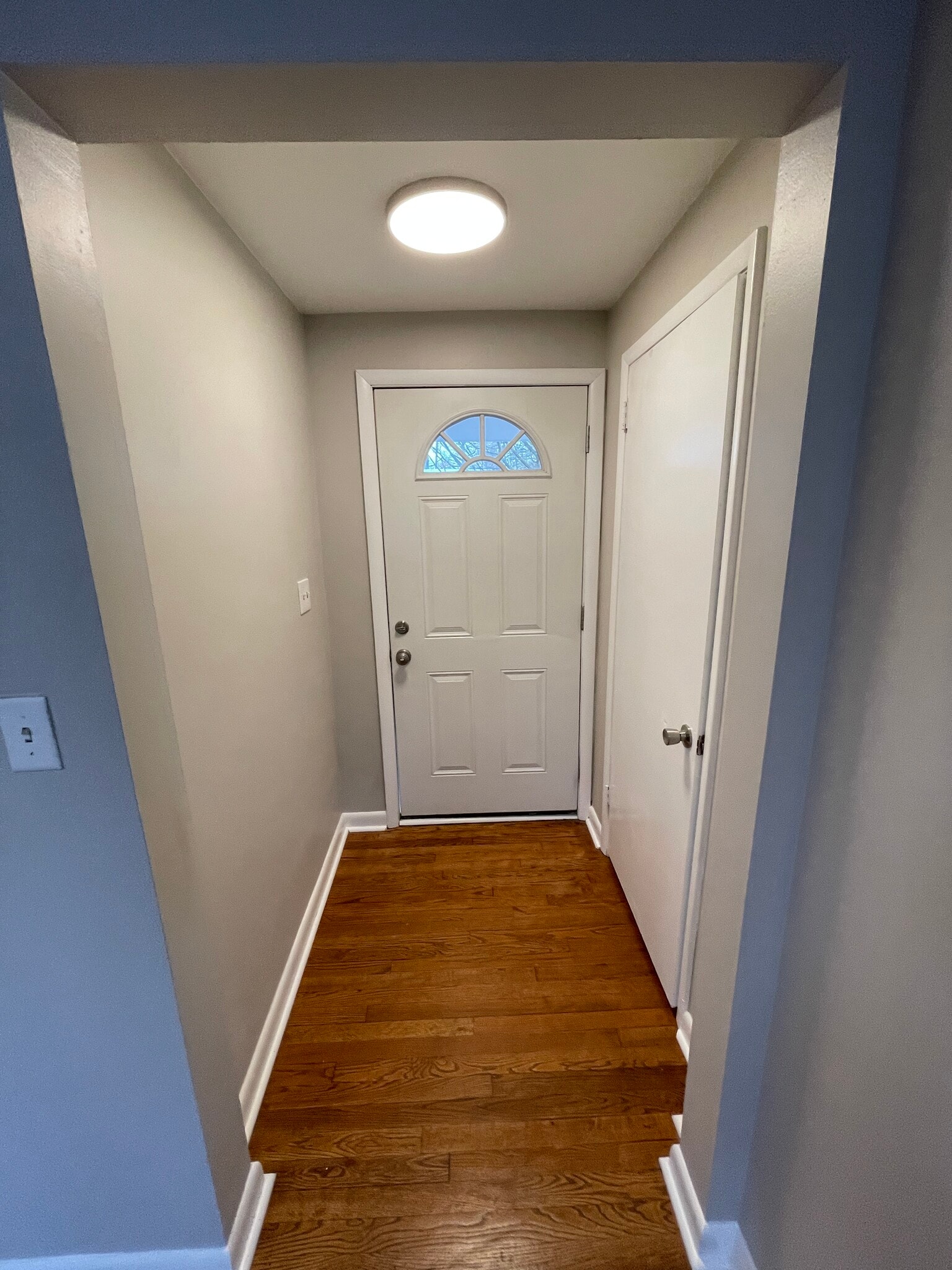 Building Photo - 7725 Bowen Ave