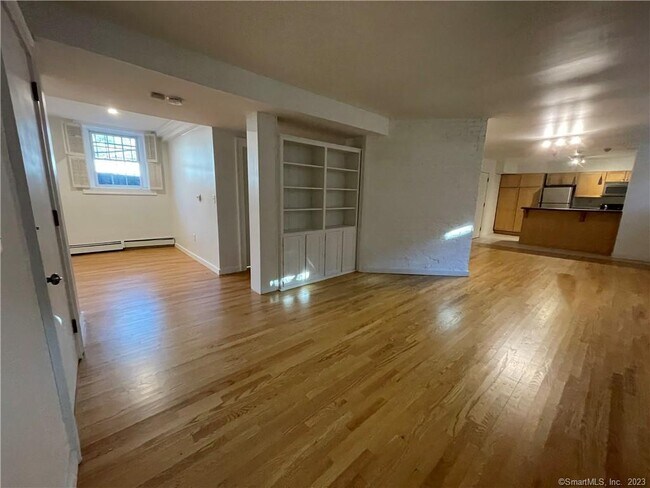 Building Photo - 496 Whitney Ave