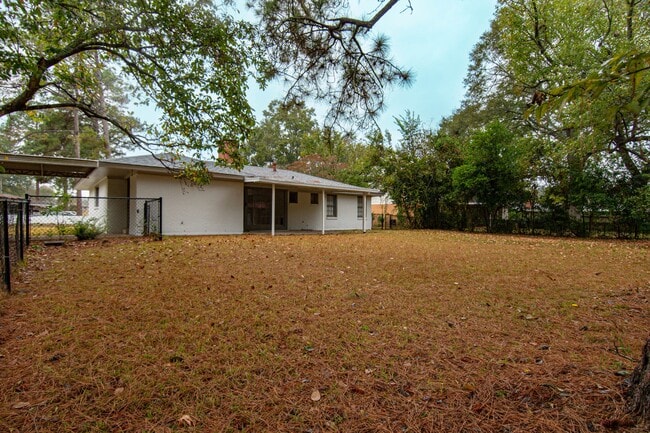 Building Photo - 895 Greg Dr