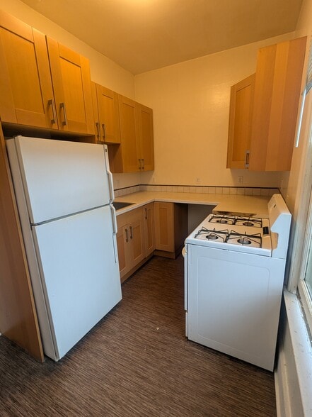 Kitchen - 1435 SW Harrison St