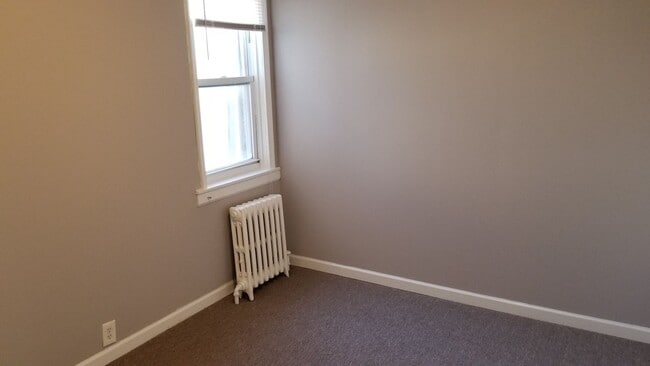 Building Photo - Immaculate Unit - Oak Lane