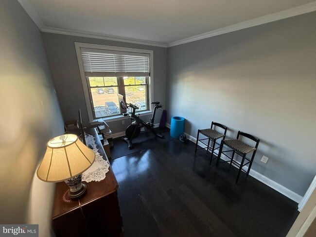 Building Photo - 200 N Sycamore St