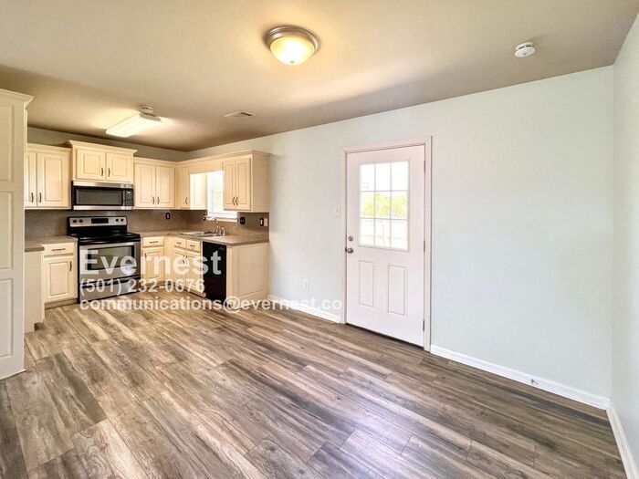 Building Photo - 18 Deer Run Dr