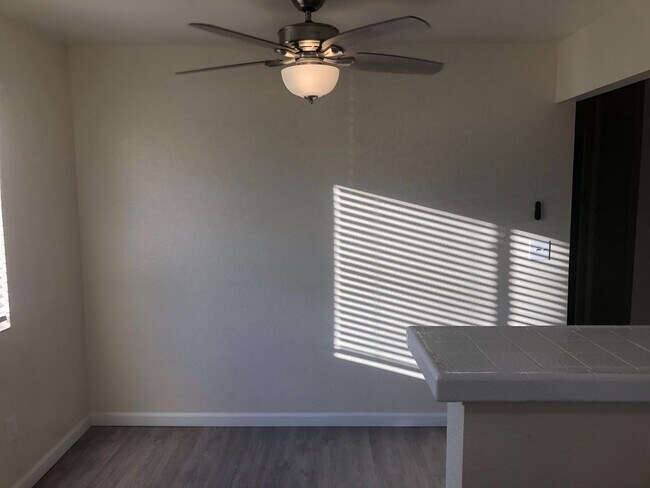 Building Photo - 4670 Kensington Dr