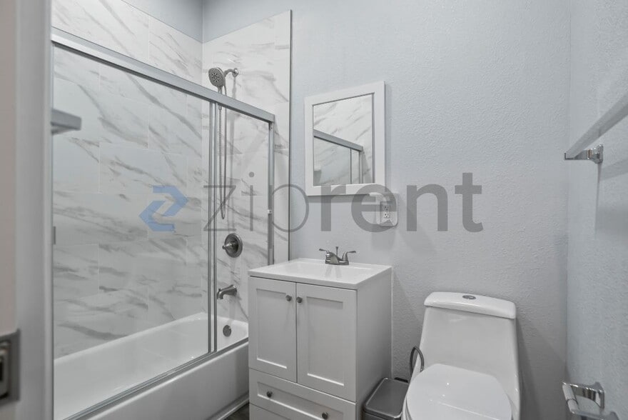 Building Photo - Unit 3