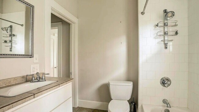 Building Photo - 2220 Avalon Pl