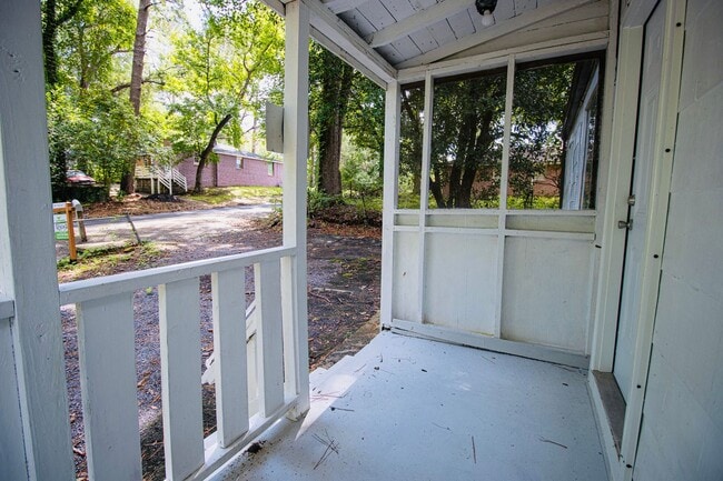 Building Photo - Charming 3 Bed, 1 Bath - Available Now!