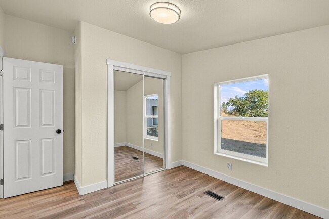 Building Photo - 1756 Tolman Creek Rd