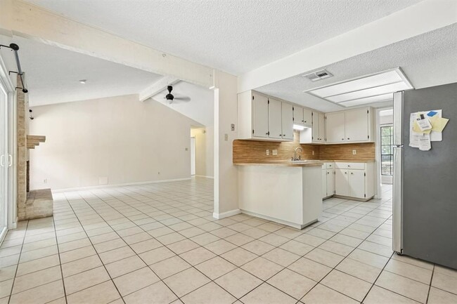Building Photo - 10303 Slaughter Creek Dr