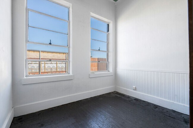 Building Photo - 103 Holcomb St