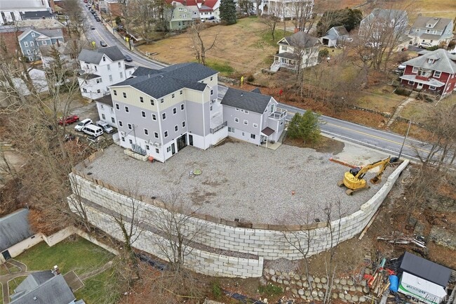 Building Photo - 99 Main St