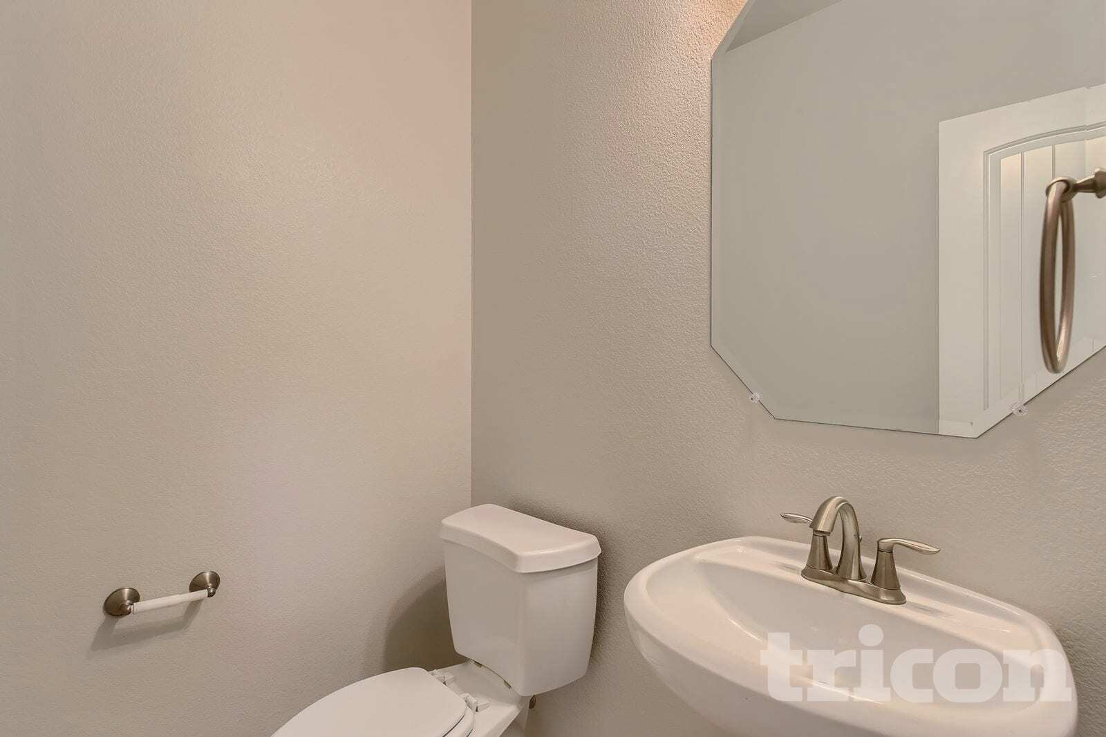 Building Photo - 1913 Colony Glen Ln