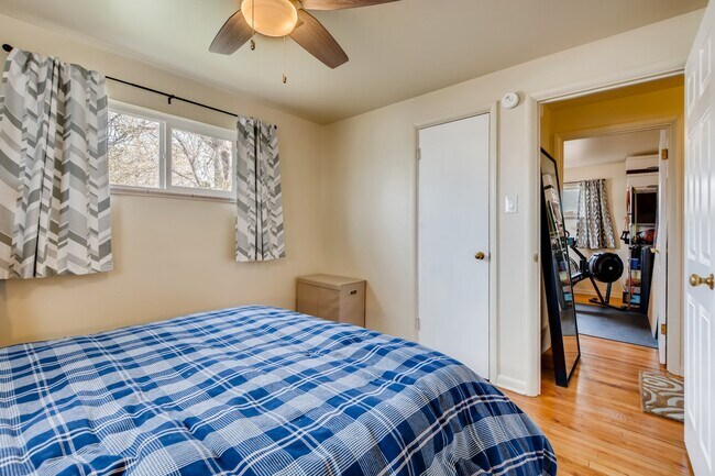 Building Photo - 216 S Irving St