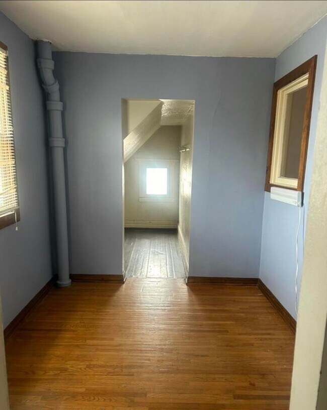 Building Photo - 3 Bed 1 Bath