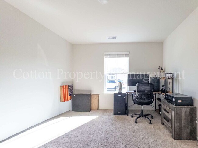 Building Photo - 3083 Day Dream Ln