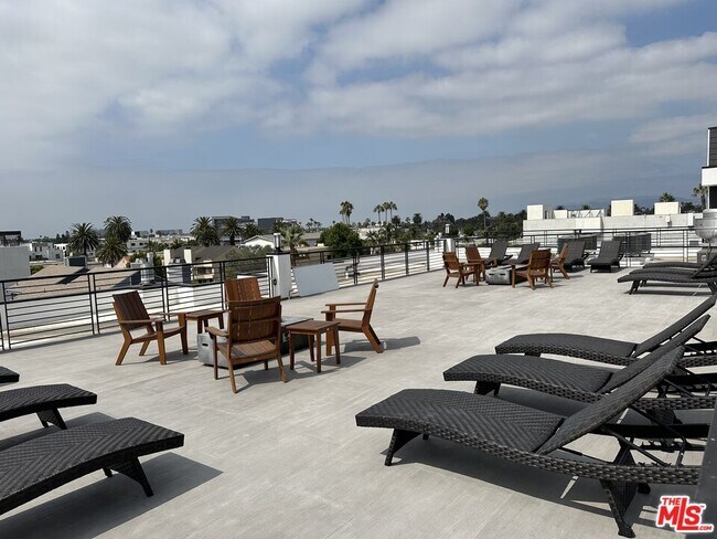 Building Photo - 11800 Courtleigh Dr